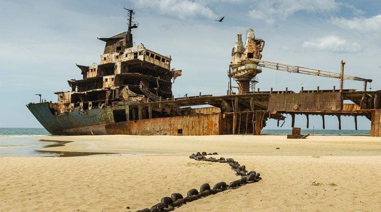 restos del carguero MV Farah III playa Mullaitivu