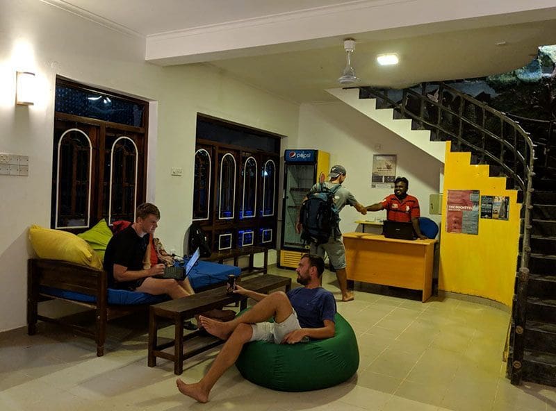 area recepcion y hall hostel clientes