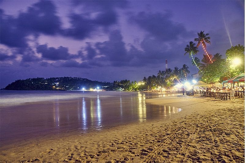 que hacer en Mirissa playa y restaurantes al atardecer