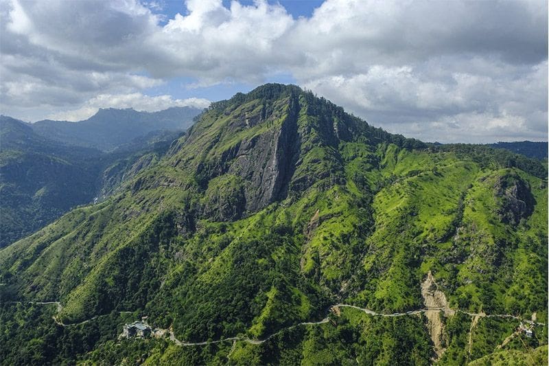 Monte Pidurutalagala en las afueras de Nuwara Eliya Sri Lanka