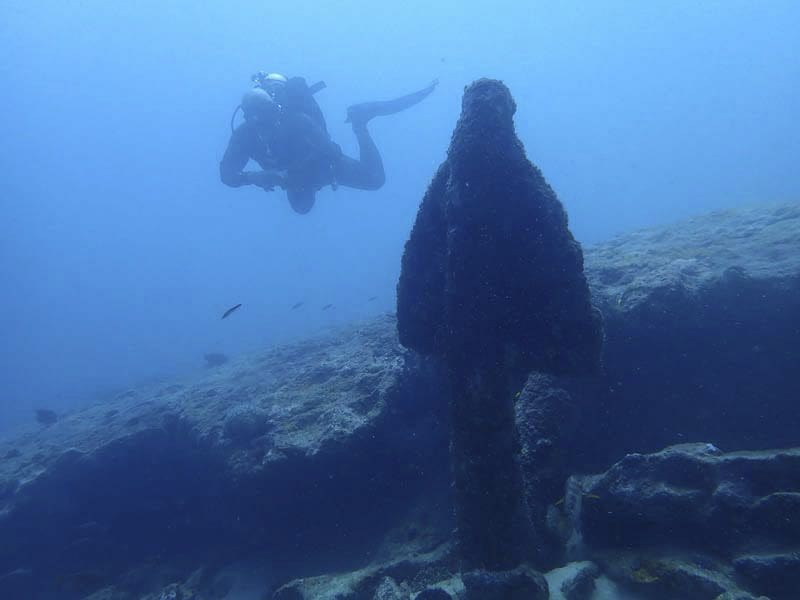 bucear en Kalpitiya Sri Lanka buceador en el spot Broken Anchor