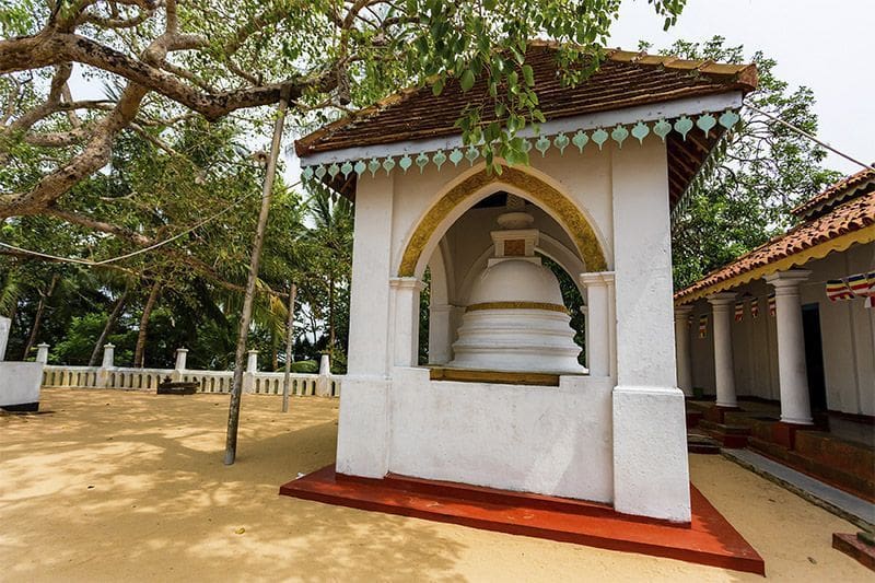 estupa en el templo de Kothduwa en Bentota Sri Lanka