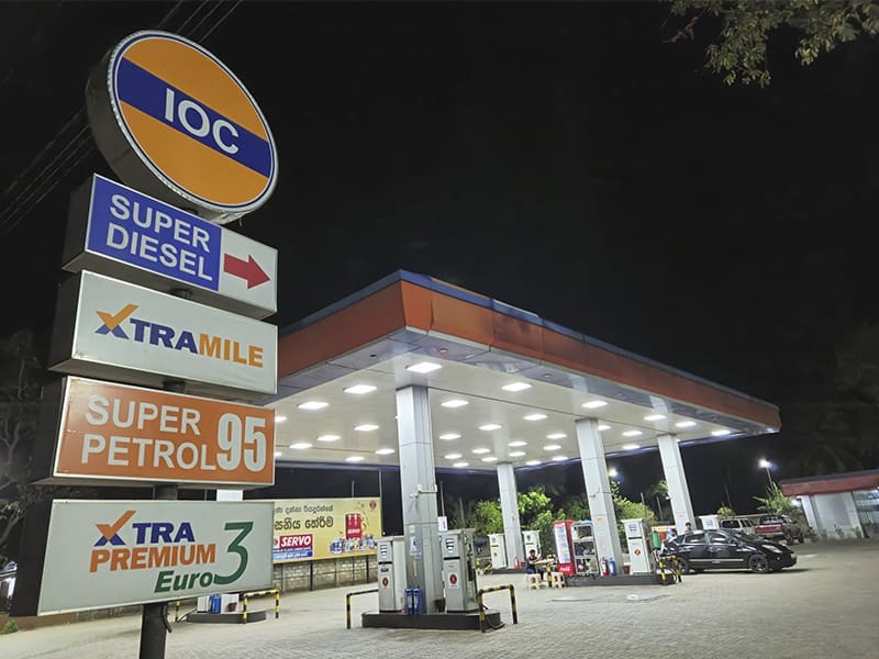 estafas sri lanka gasolinera noche