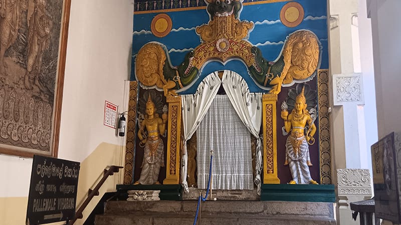 altar hindu en el templo de la sagrada reliquia de Kandy