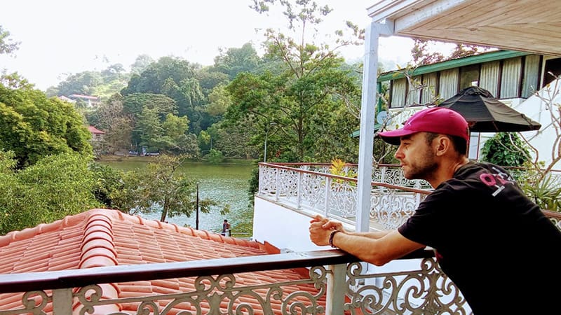 kandy sri lanka foto desde mi hotel con vistas al lago de Kandy