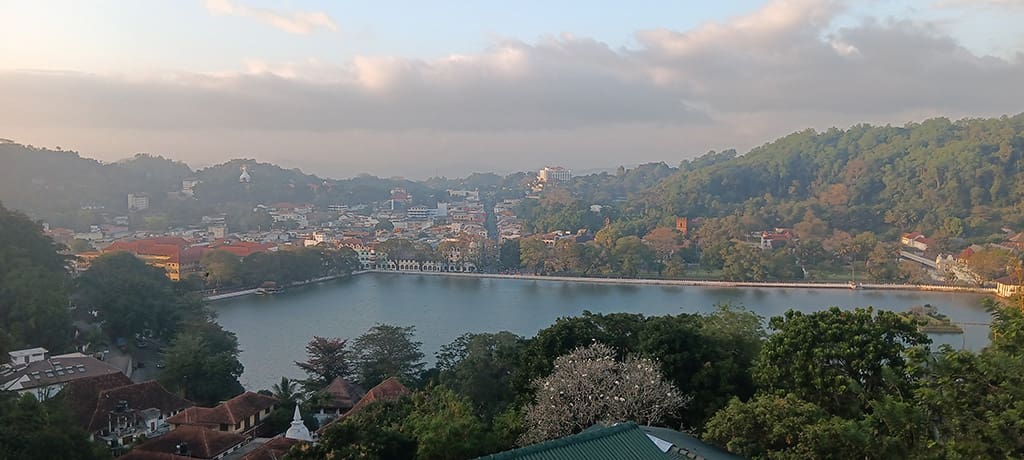 kandy sri lanka panoramica de la ciudad desde el mirador