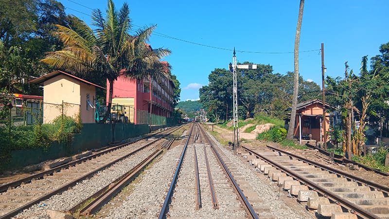vias de tren en Kandy sri lanka