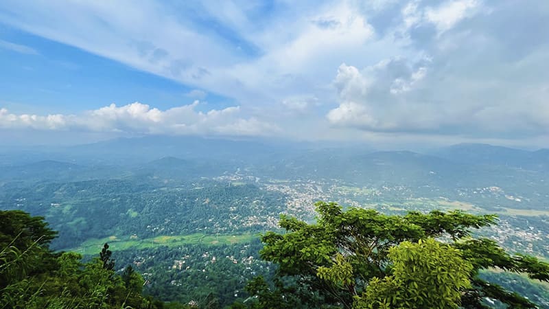 vistas del valle desde la torre Ambuluwawa