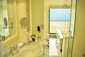 baño en Kingsbury Hotel Colombo