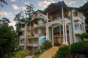 fachada colonial en Panorama Green View Hotel hoteles con encanto en Nuwara Eliya