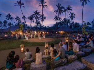 hoteles sri lanka baile traidicional en evento para clientes en el hotel Shangri-La Hambantota al atardecer