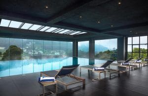 piscina en The Golden Ridge Hotel habitacion doble