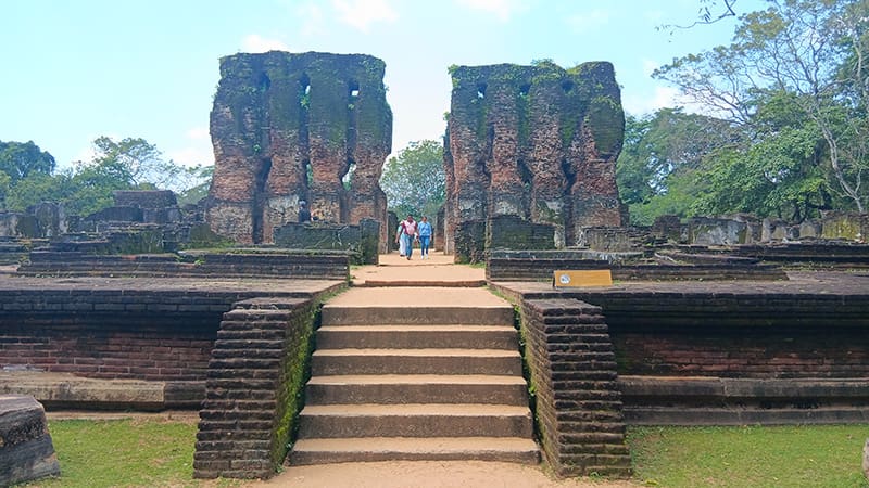 muros del Palacio Real de Parakramabahu I en la ciudad Antigua de Polonnaruwa que ver