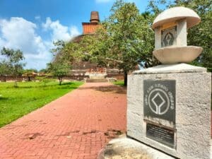 Triangulo Cultural Sri Lanka estupa Jethawana en Anuradhapura