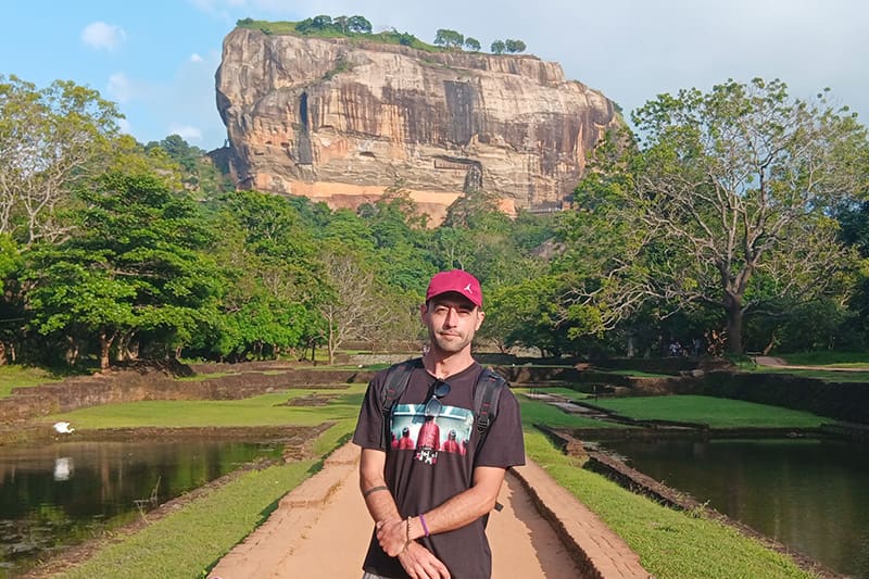 Triangulo Cultural Sri Lanka yo en Lion Rock