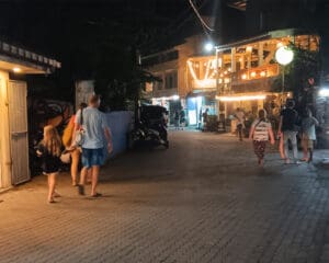 unawatuna beach calle noche