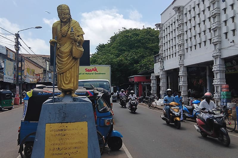 centro de jaffna calle estatua