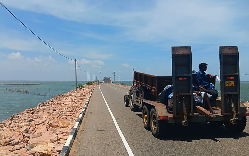 paisaje del puente Sangupiddi y oceano