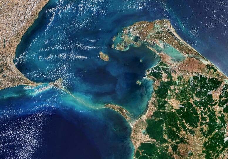 Puente de Adan desde el espacio