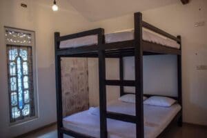 Bunk 15 Hiriketiya dormitorio literas