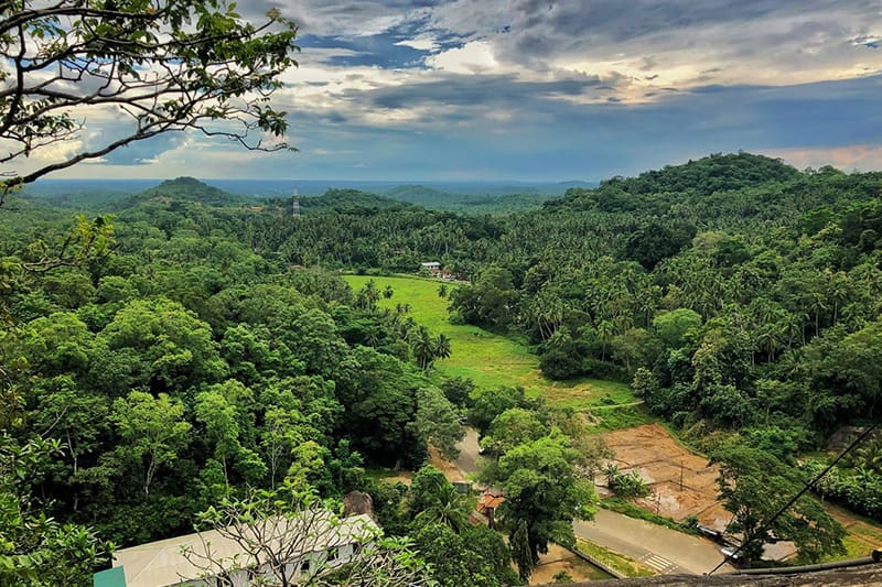 Vistas Mulkirigala Rock Temple Tangalle