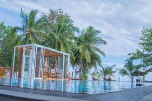 piscina en Marakolliya Beach Resort Tangalle