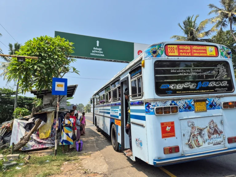 como ir de galle a colombo bus en la costa sur