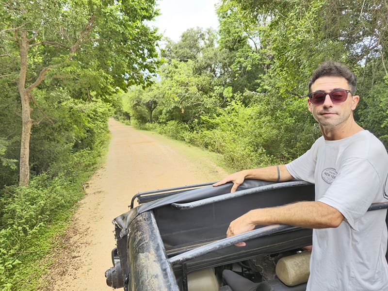 yo safari Kaudulla Sri Lanka bosque