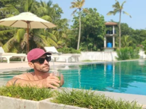 SIM en Sri Lanka yo piscina