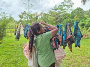 lenguas oficiales de sri lanka sooriya weaving mill mujer