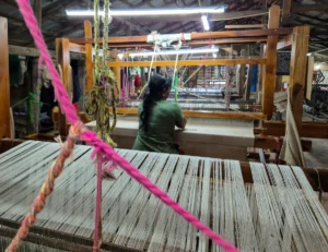 Sooriya Weaving Mills taller maquinaria artesanal tejidos