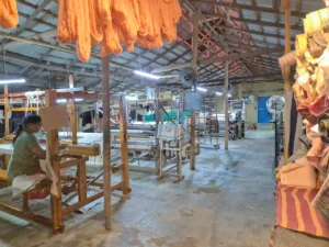 vista taller artesanal tejidos Sooriya Weaving Mills cerca de Galle Sri Lanka