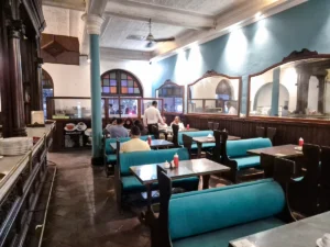 interior restaurante queens pastry shop donde comer local en kandy