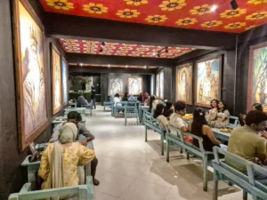 interior y gente restaurante en kandy fab ceylon grand