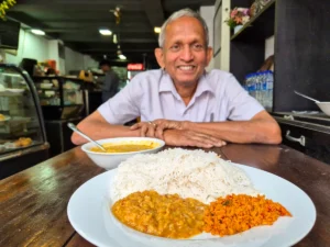 propietario restaurante dhawalagiri para comer local en kandy