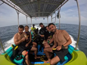 crew buceo en nilaveli beach trincomalee sri lanka
