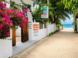 garden beach hotel alojamiento en arugam bay sri lanka
