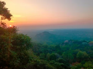 que hacer en mihintale sri lanka paisaje atardecer