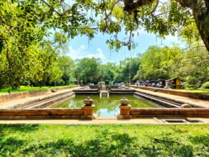 que ver en anuradhapura sri lanka kuttam pokuna estanques gemelos