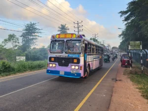 como llegar a sigiriya sri lanka bus local