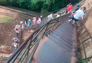 escaleras del tramo final de lion rock