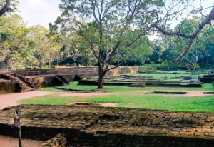 fortaleza de sigiriya rock sri lanka jardines reales