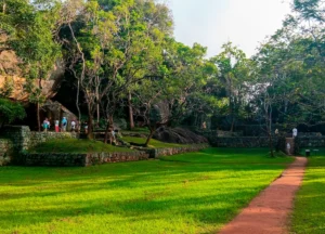 roca del leon sri lanka jardines de la fortaleza
