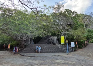 bifurcacion caminos para subir a las cuevas de dambulla
