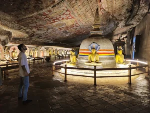 cueva II de dambulla yo