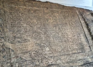 inscripciones sobre roca siglo XII en cingales mediaval del rey nissankamalla en dambulla cave temple