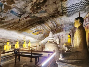 interior y estatuas de buda y estupa en cueva 4 pachima viharaya rangiri cave temple dambulla