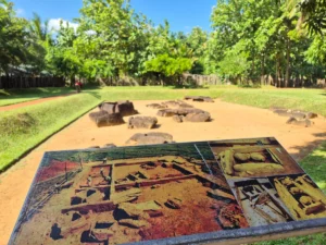 panel informativo y yacimiento arqueologico de las tumbas megaliticas de ibbankatuwa