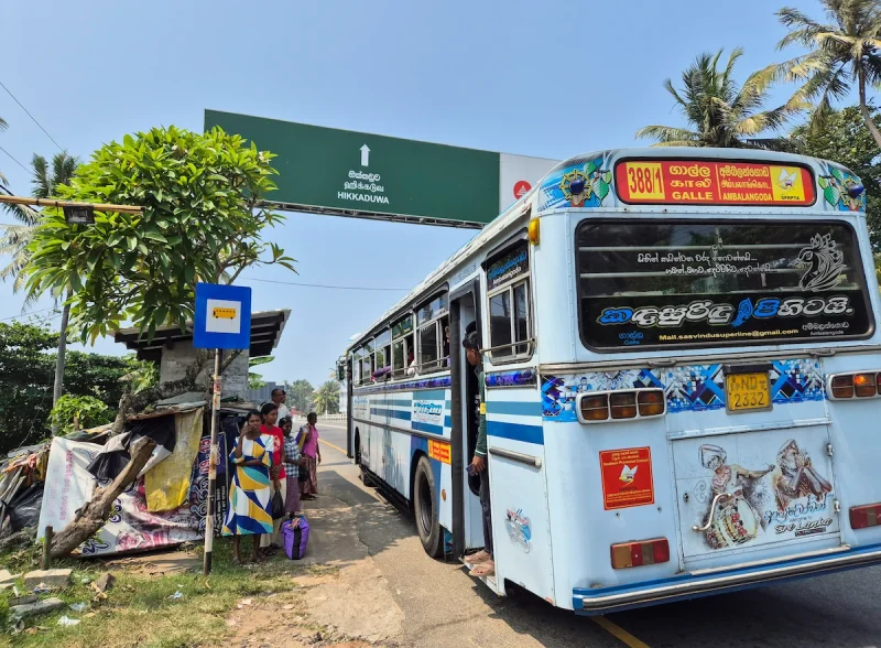 como ir de galle a colombo bus en la costa sur