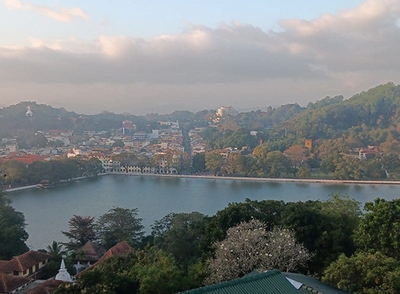 kandy sri lanka panoramica de la ciudad desde el mirador